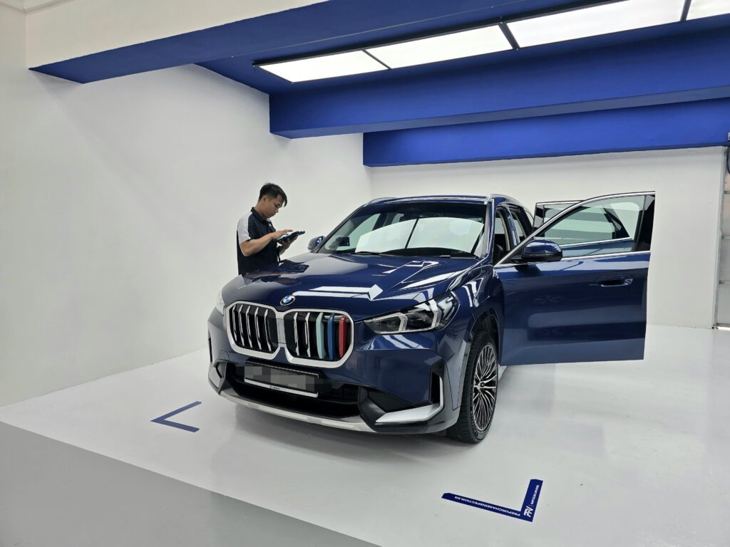 Vehicle paintwork inspection under LED inspection lighting